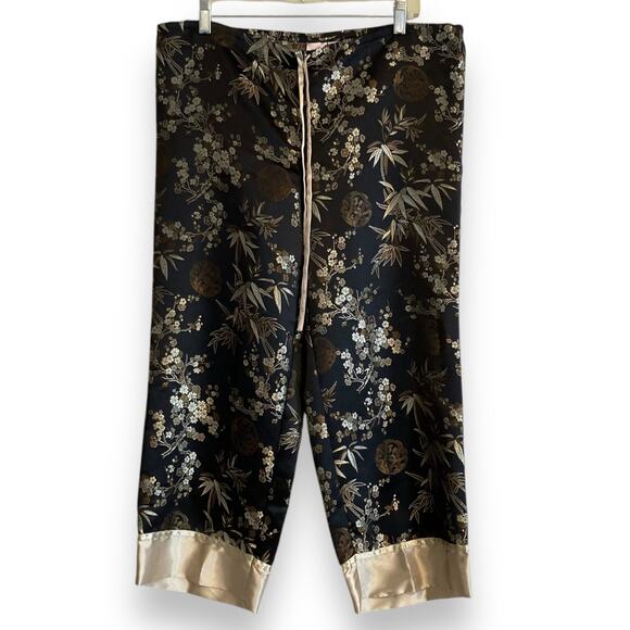 Victoria's Secret Black Gold Satin Embroidered Casual Capri Pants Size Small - Picture 1 of 16
